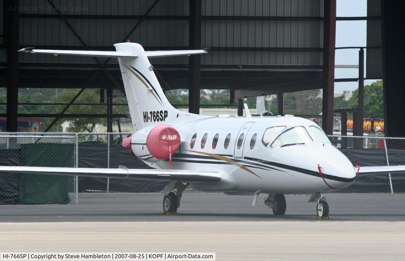 HI-766SP, 1998 Raytheon Beechjet 400A C/N RK-208, At Opa Locka