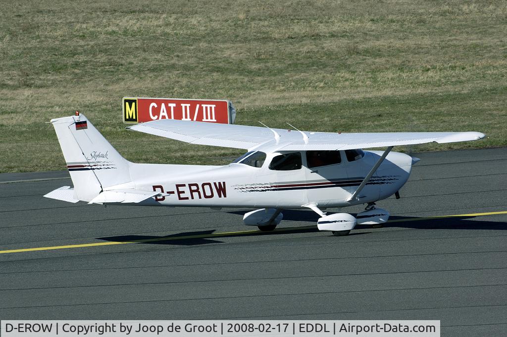 D-EROW, Cessna 172R C/N 17280328, Taxiing to runway 23L