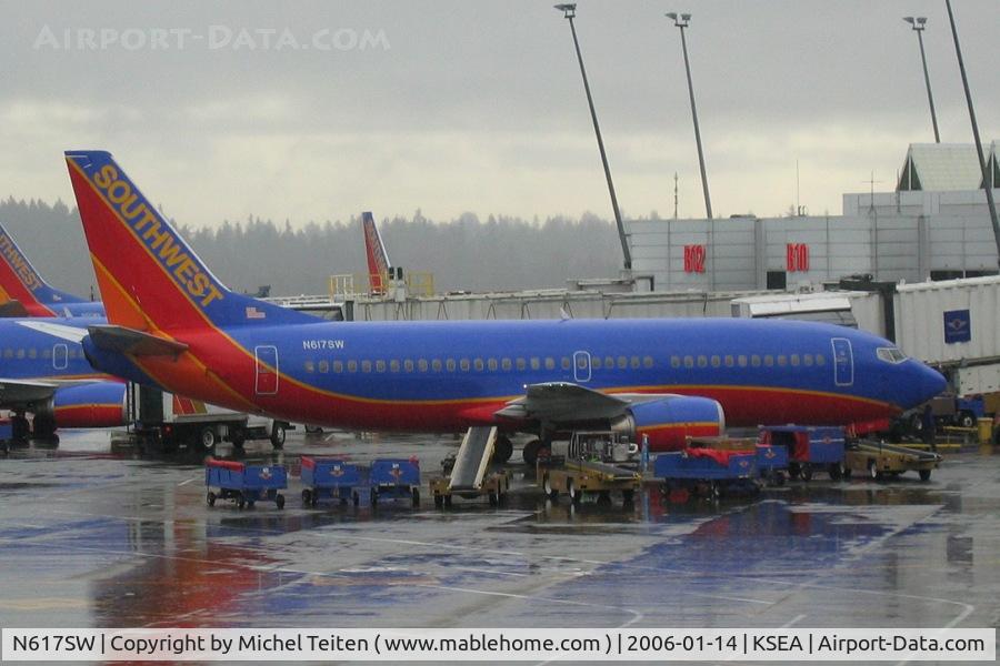N617SW, 1995 Boeing 737-3H4 C/N 27700, Southwest Airlines 737 on another typical rainy day
