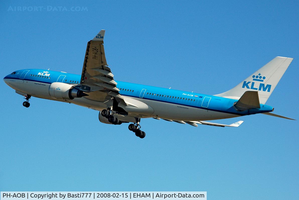 PH-AOB, 2005 Airbus A330-203 C/N 686, PotsdamerPlatz - Berlin