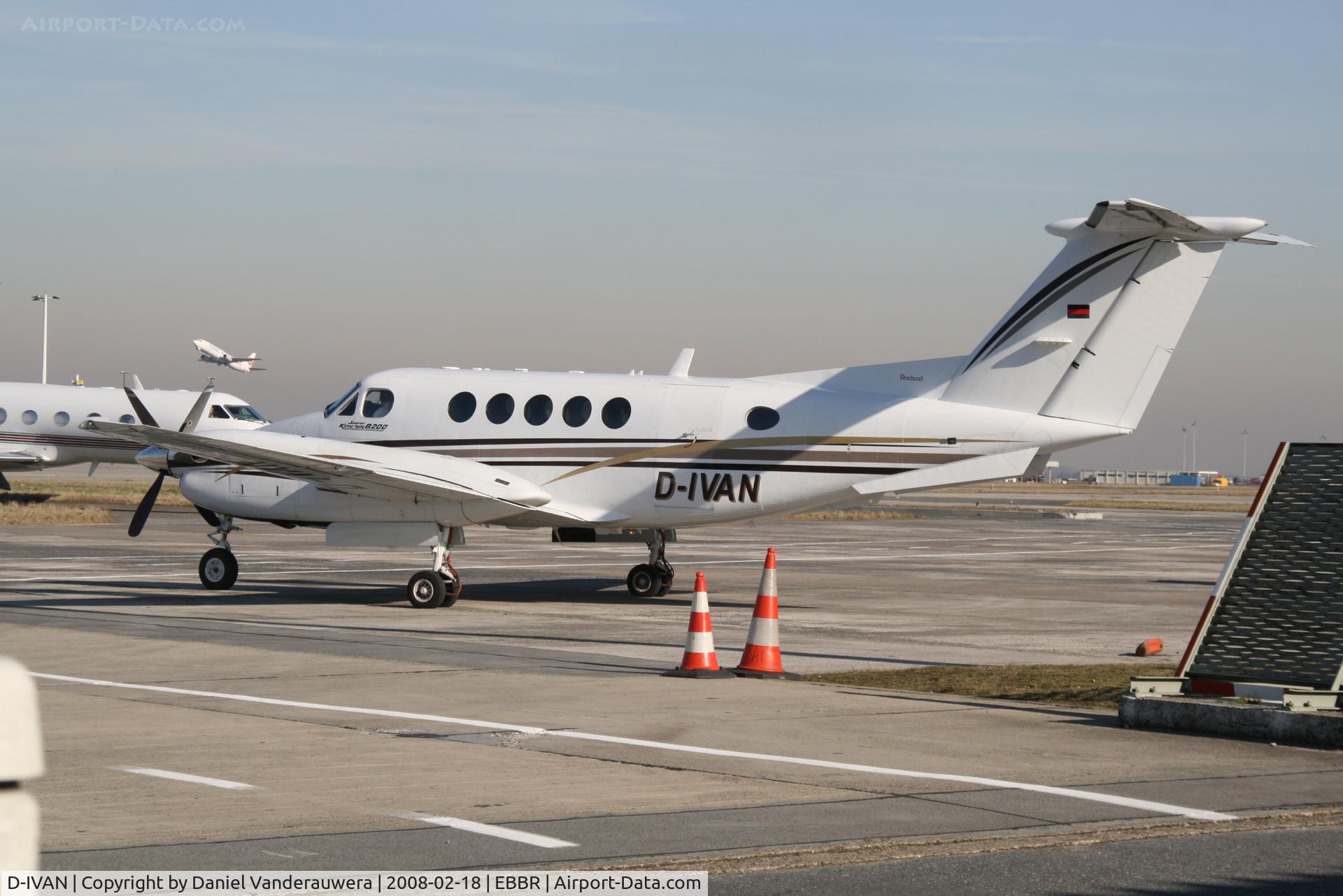 D-IVAN, 1999 Raytheon B200 King Air C/N BB-1662, ready to leave General Aviation apron
