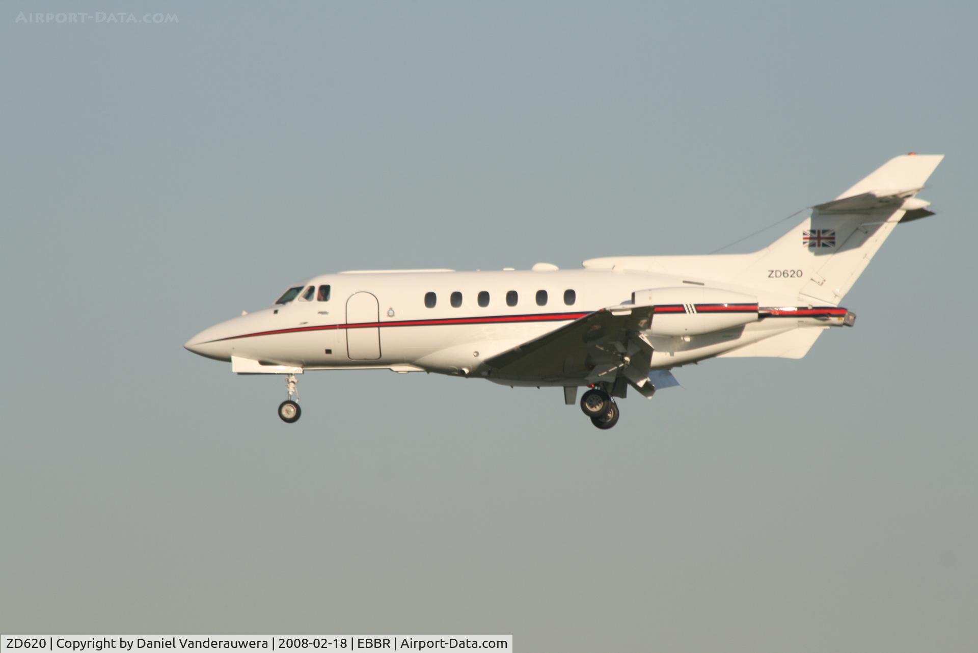 ZD620, British Aerospace BAe-125 CC.3 C/N 257181, Descending to rwy 25L