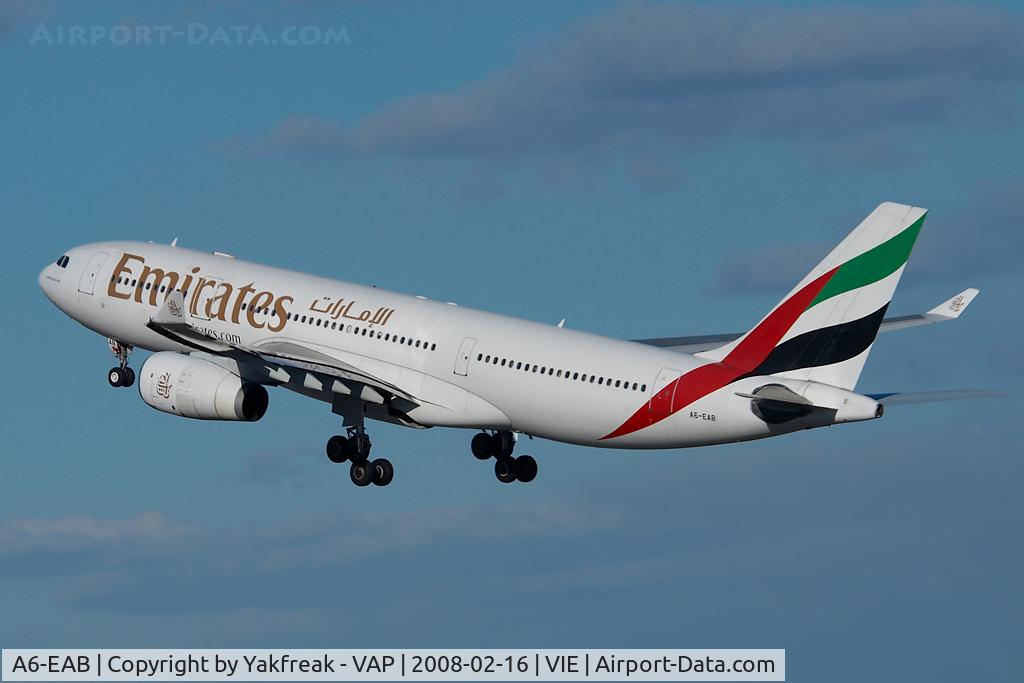 A6-EAB, 2000 Airbus A330-243 C/N 365, Emitrates Airbus 330-200