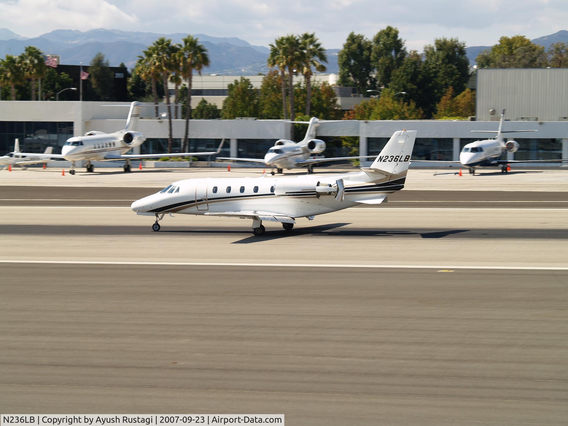 N236LB, 1999 Cessna 560XL C/N 560-5023, @ SMO
