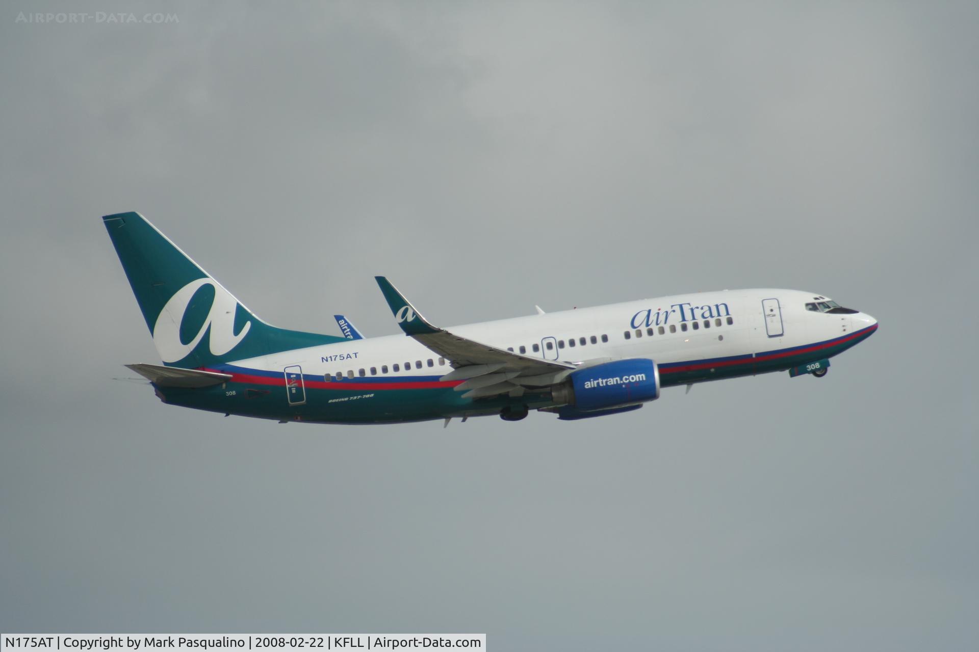 N175AT, 2004 Boeing 737-76N C/N 32652, Boeing 737-700