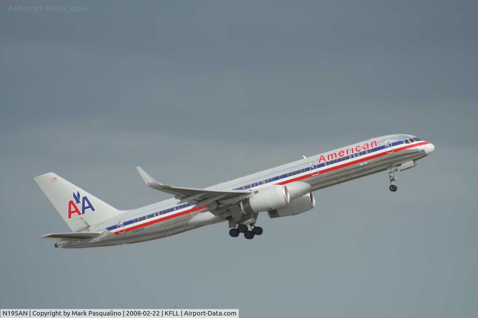 N195AN, 2001 Boeing 757-223 C/N 32389, Boeing 757-200