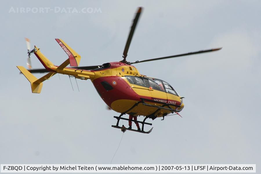 F-ZBQD, 2005 Eurocopter-Kawasaki EC-145 (BK-117C-2) C/N 9060, Securite Civile making a rescue demo during the airshow