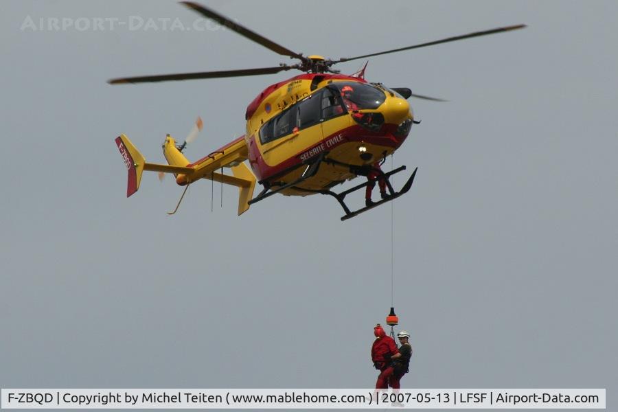 F-ZBQD, 2005 Eurocopter-Kawasaki EC-145 (BK-117C-2) C/N 9060, Securite Civile making a rescue demo during the airshow