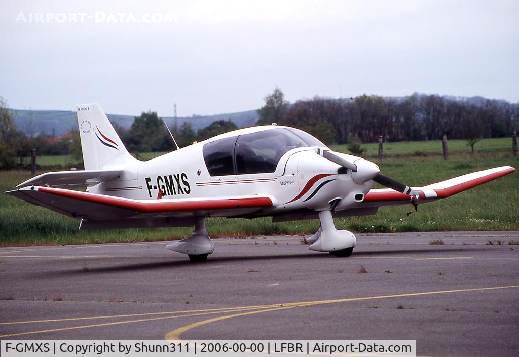 F-GMXS, 1994 Robin DR-400-140B Major C/N 2233, New c/s for this Regent and base here...