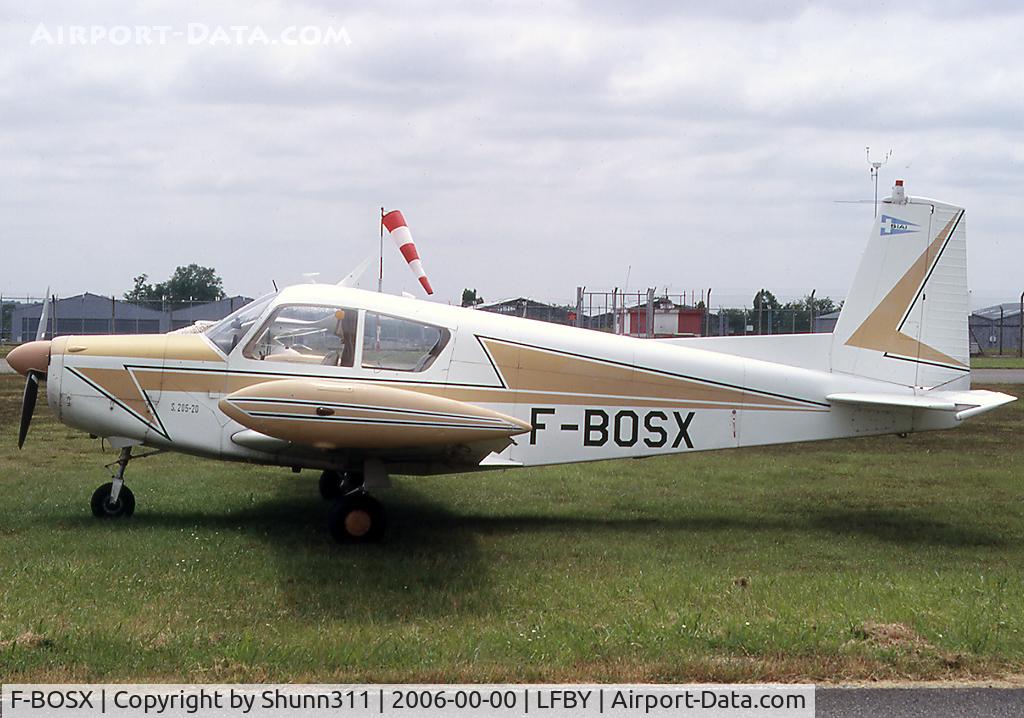 F-BOSX, SIAI-Marchetti S-205-20R C/N 376, Parked in the grass...