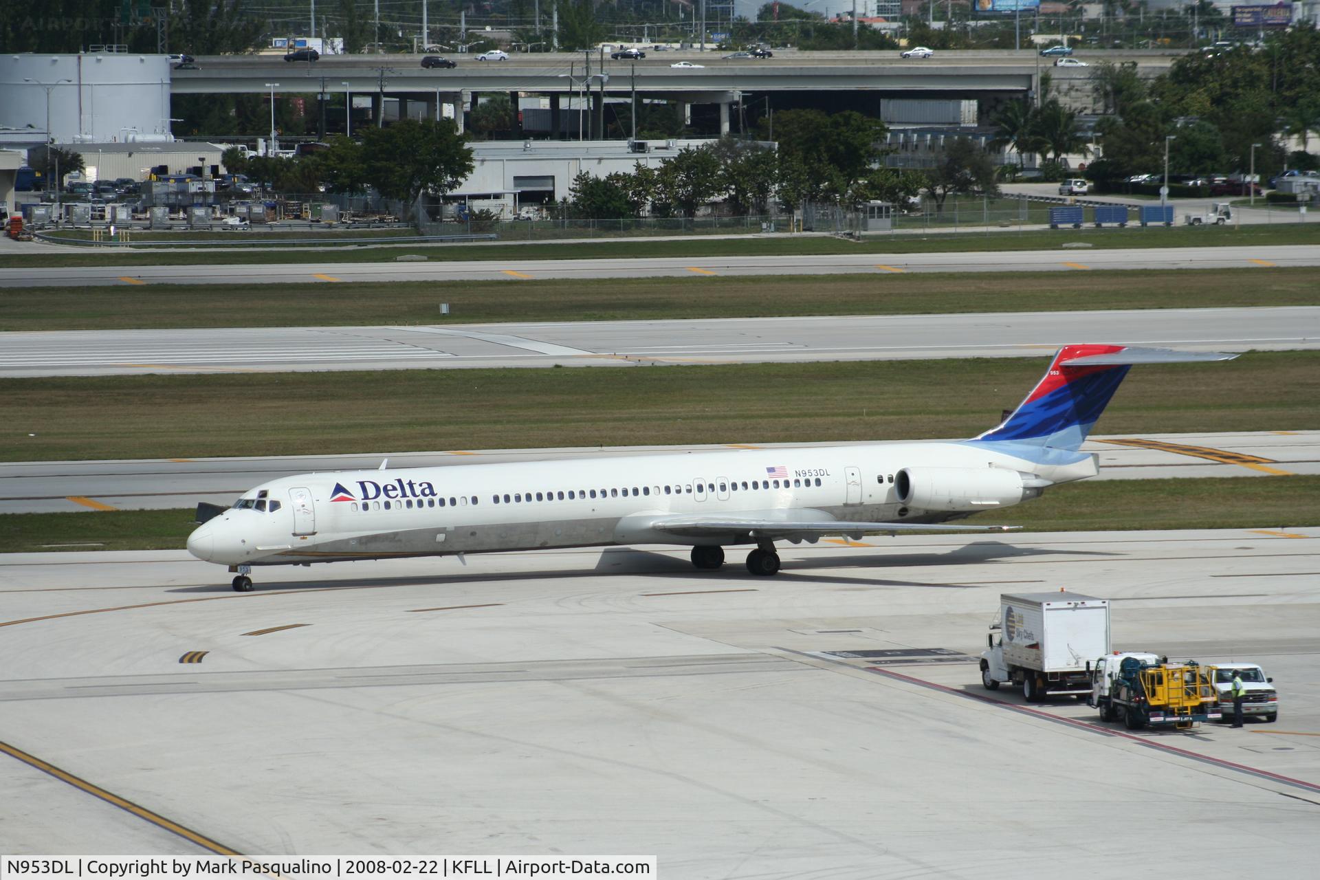 N953DL, 1990 McDonnell Douglas MD-88 C/N 49884, MD-88