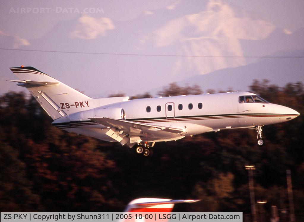 ZS-PKY, 1999 Raytheon Hawker 800XP C/N 258429, Landing rwy 23