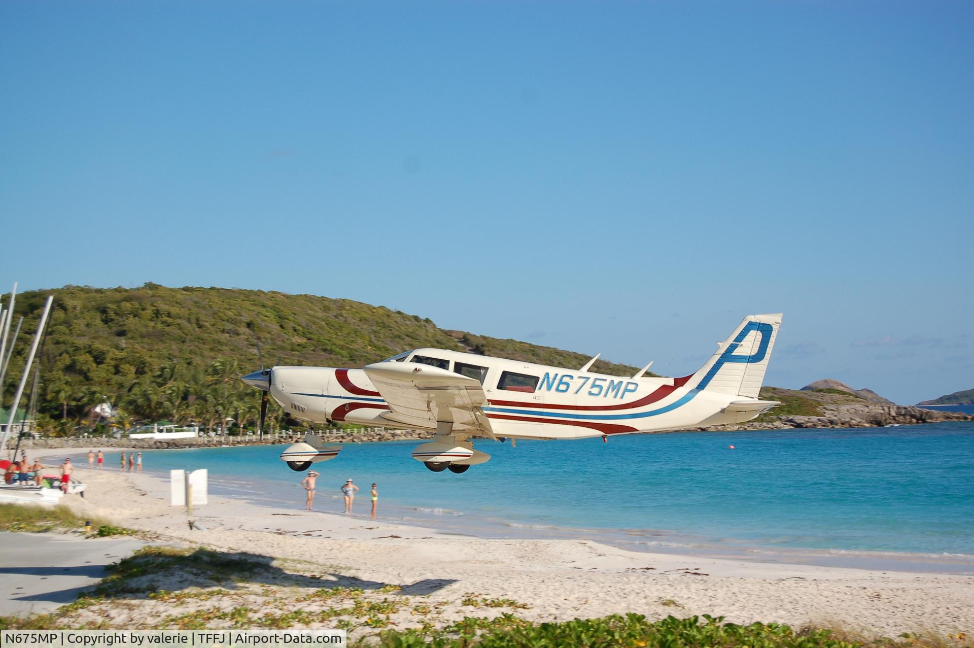 N675MP, 1972 Piper PA-32-260 Cherokee Six C/N 32-7200037, landing in st barths