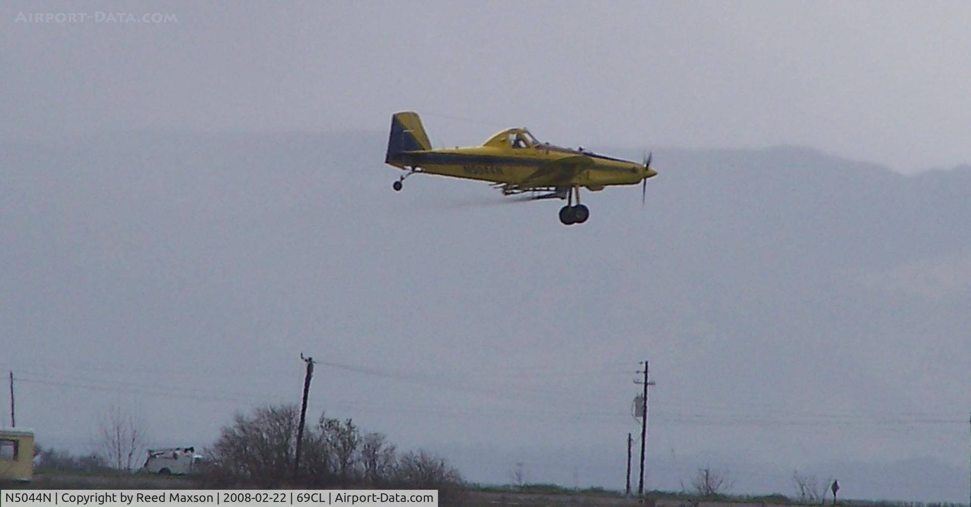 N5044N, 1997 Air Tractor Inc AT-502B C/N 502B-0452, Air Tractor spraying 1/2 mile west of Medlock Field, Davis, CA