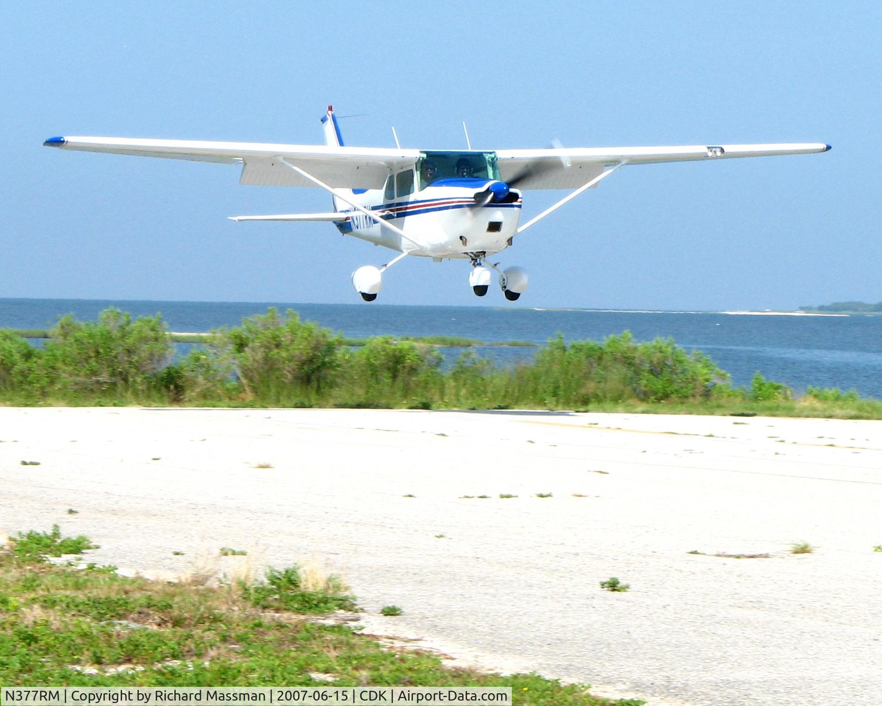 N377RM, 1960 Cessna 175A Skylark C/N 56713, Landing at (CDK) Cedar Key, Florida