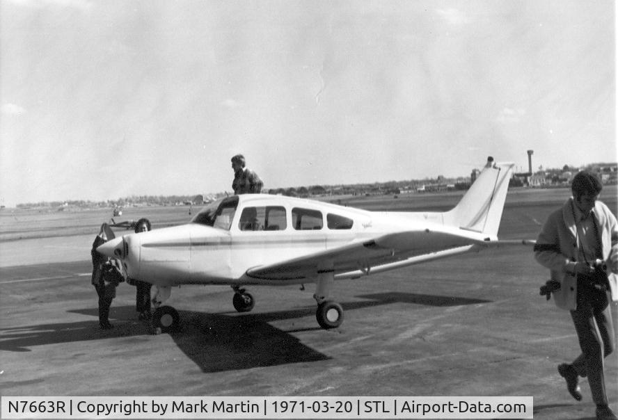 N7663R, Beech A23-24 Musketeer Super III C/N MA360, at STL