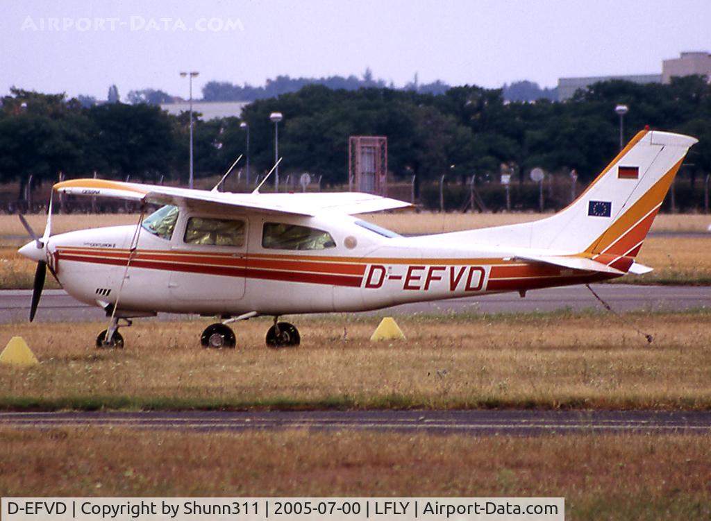 D-EFVD, Cessna T210M Turbo Centurion C/N 21062650, Parked in the grass...