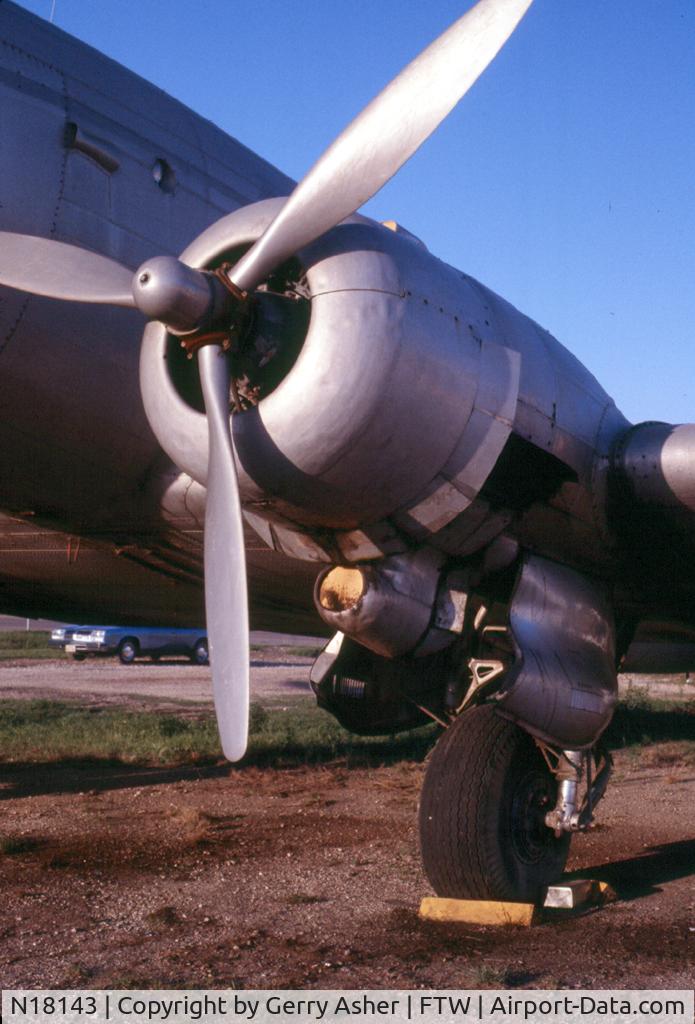 N18143, 1939 Douglas DC-3A C/N 2139, Detail of the 'speed cowl' and gear door modifications