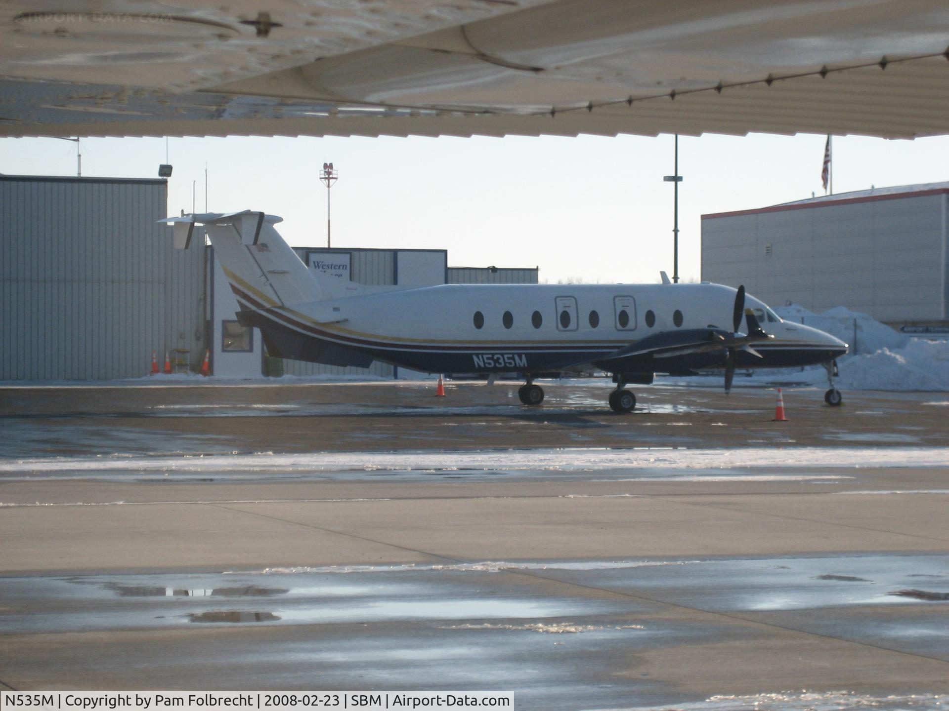 N535M, 1998 Raytheon Aircraft Company 1900D C/N UE-332, On the Ramp