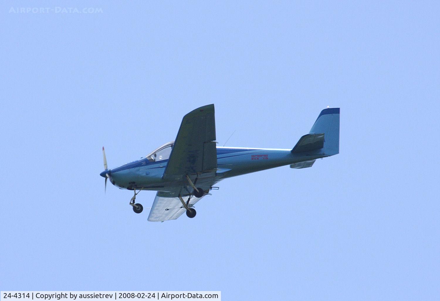 24-4314, 2005 Sabre RVX-115 C/N 5105125k, Circling for final approach to Hecks Field on the Gold Coast