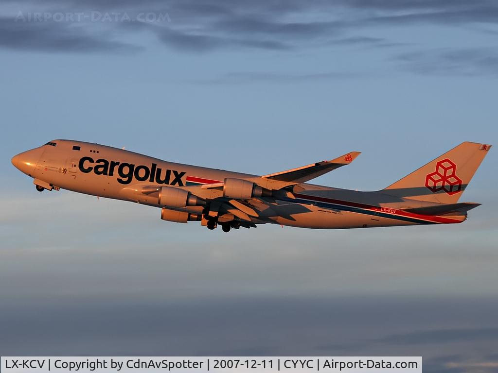 LX-KCV, 1997 Boeing 747-4R7F/SCD C/N 25868, Early morning take-off bound for Luxembourg at first light