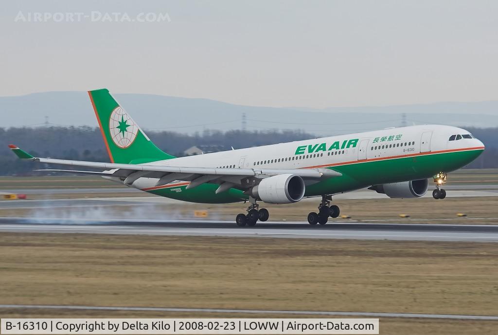 B-16310, 2005 Airbus A330-203 C/N 678, Eva Air A330 touchdown rwy 34