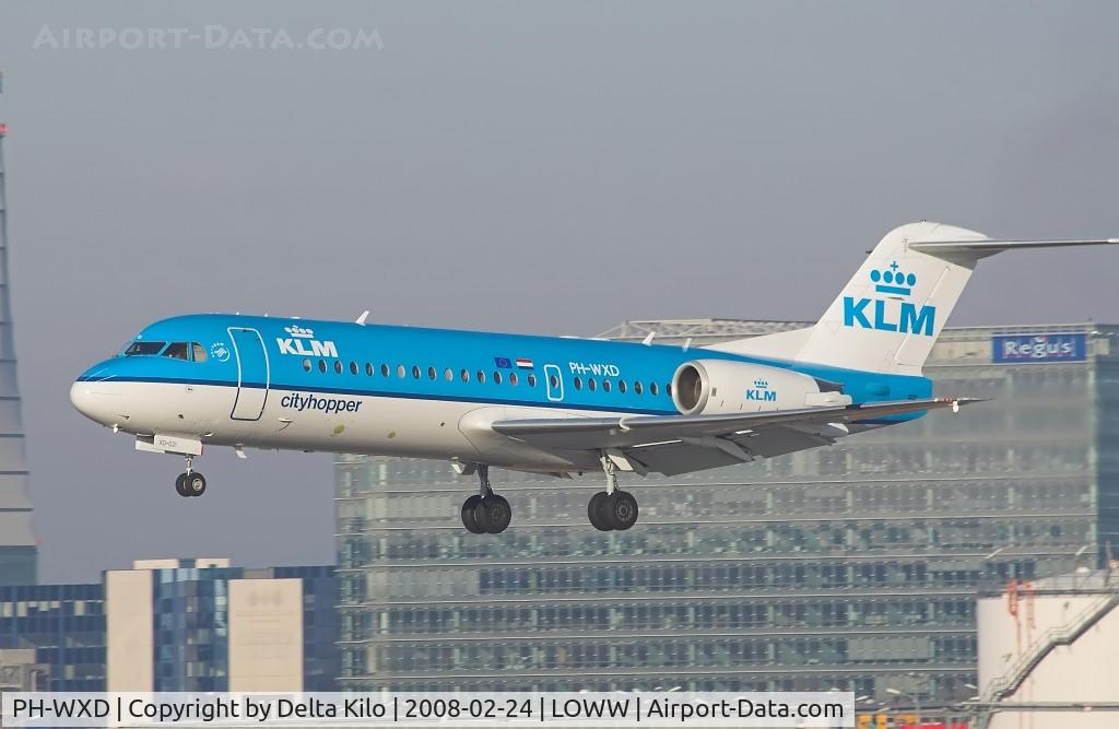 PH-WXD, 1995 Fokker 70 (F-28-0070) C/N 11563, KLM Fokker for finale rwy 16