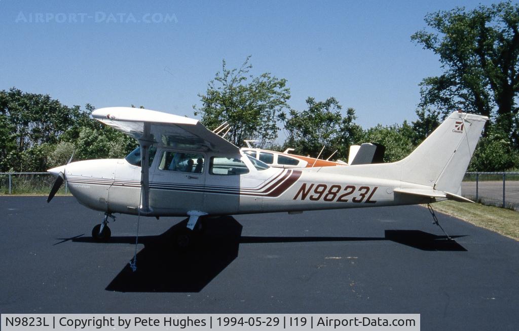 N9823L, 1986 Cessna 172P C/N 17276623, N9823L Cesna 172 at Greene County OH