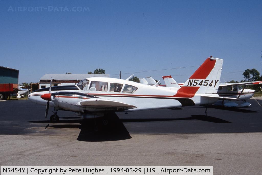 N5454Y, 1964 Piper PA-23-250 C/N 27-2539, N5454Y Aztec at Greene County OH