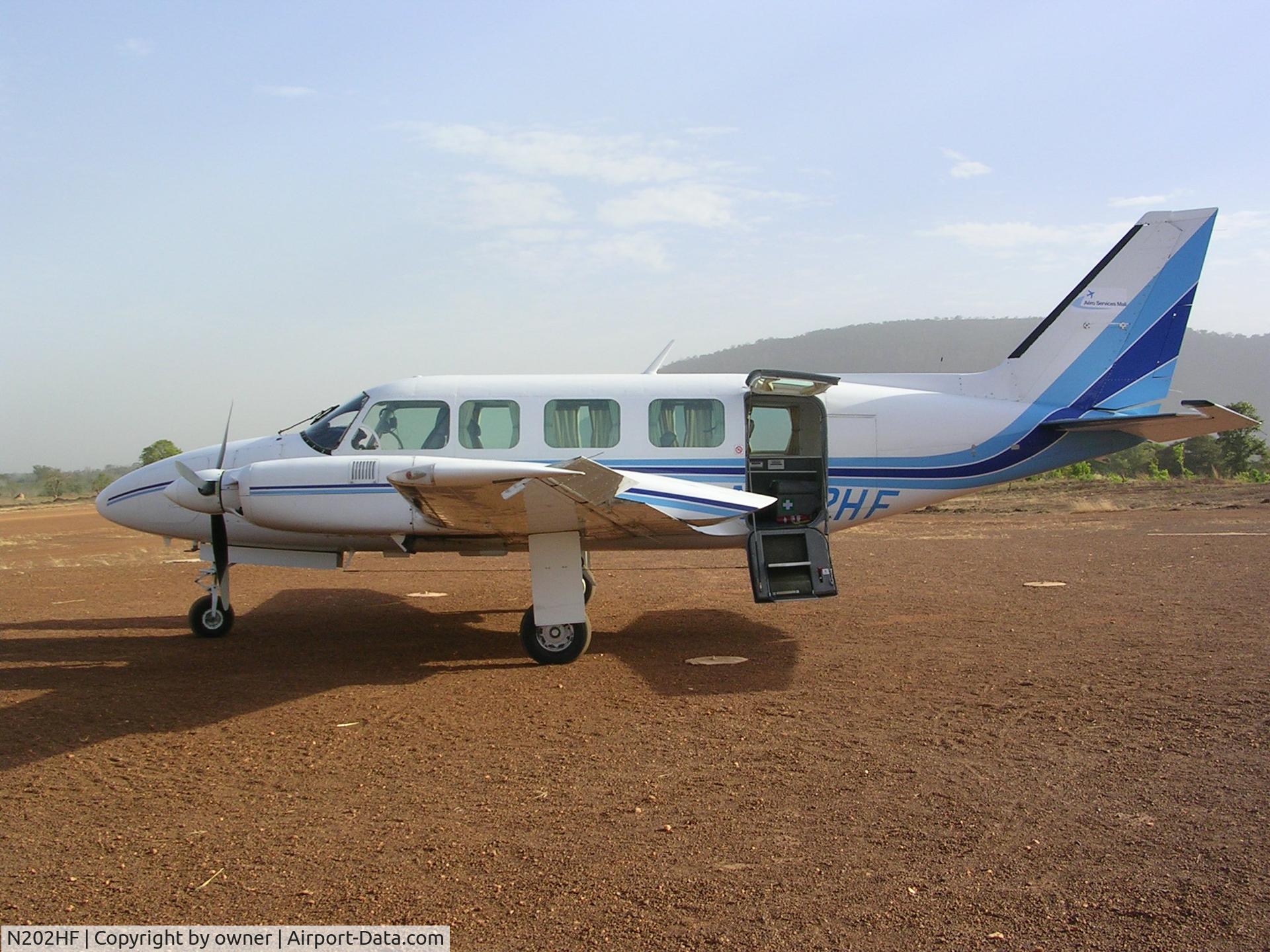 N202HF, 1974 Piper PA-31-350 Chieftain C/N 31-7405437, short air strip