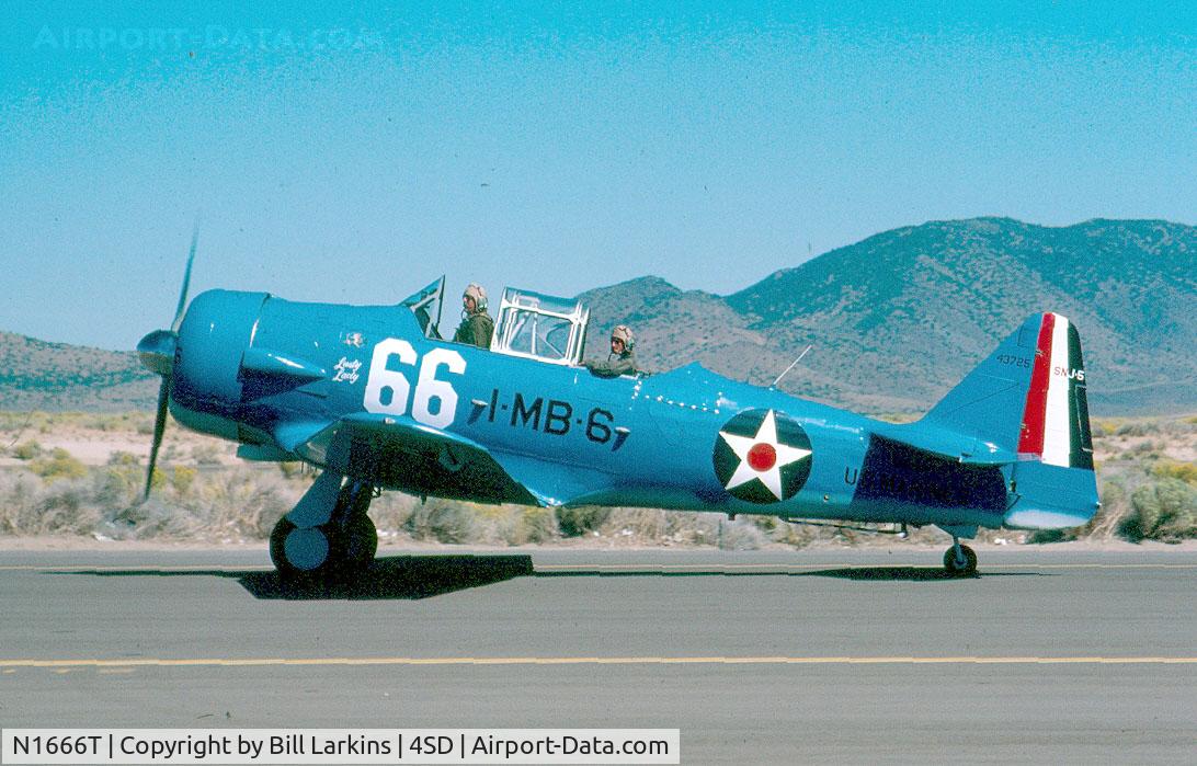 N1666T, North American SNJ-5B Texan C/N 43725, Reno Air Races 1984