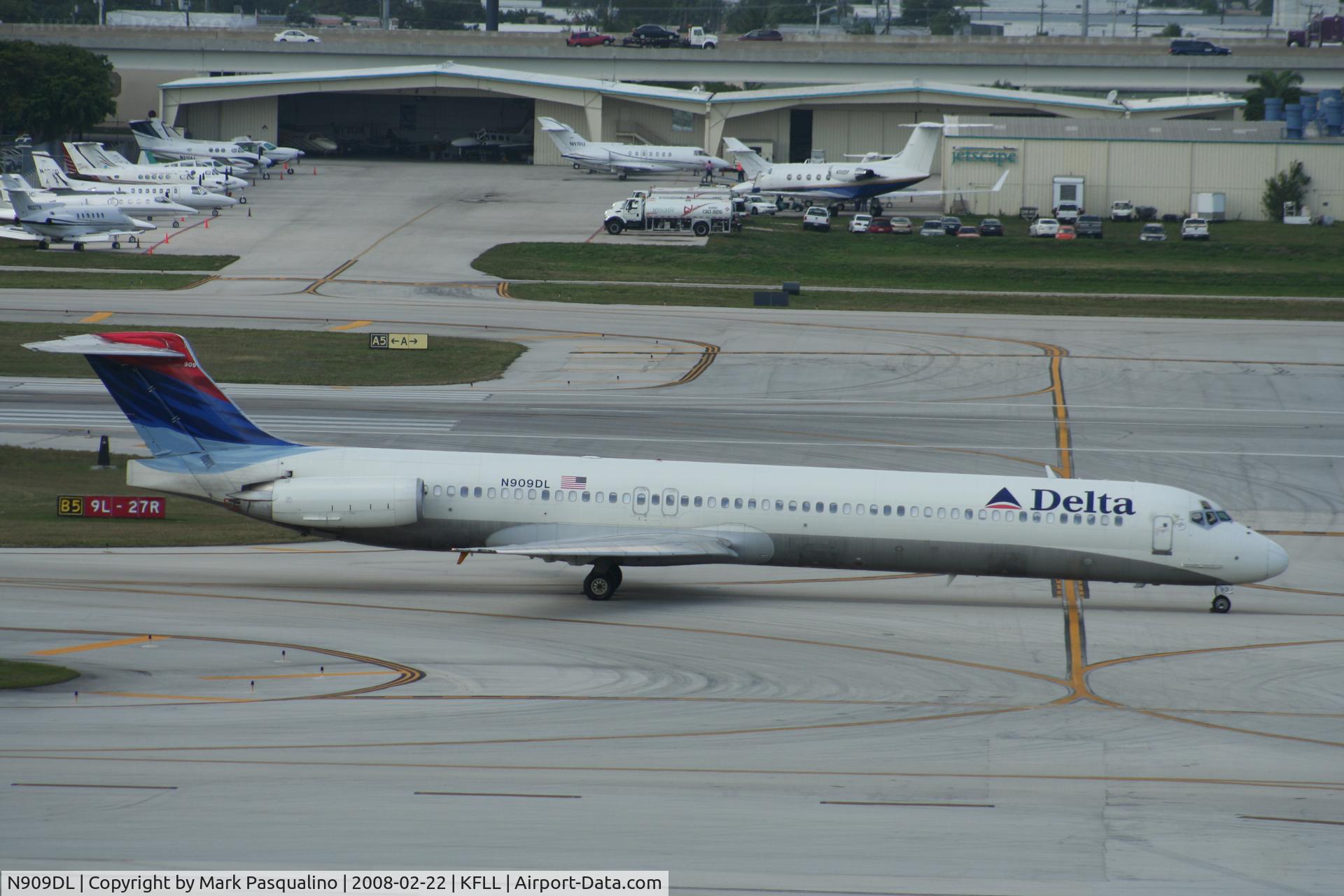 N909DL, 1987 McDonnell Douglas MD-88 C/N 49540, MD-88