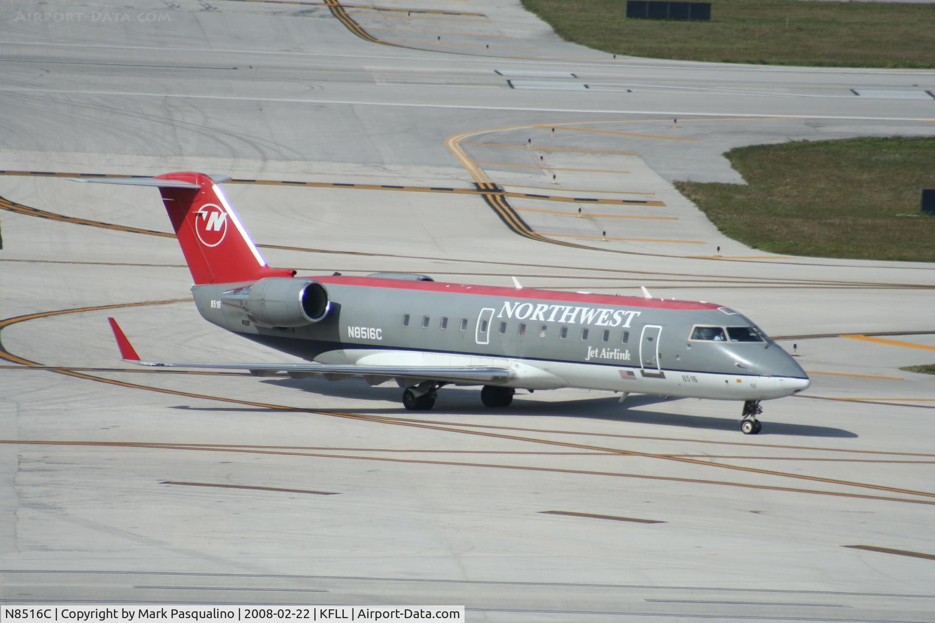 N8516C, 2001 Bombardier CRJ-200LR (CL-600-2B19) C/N 7516, CL-600-2B19