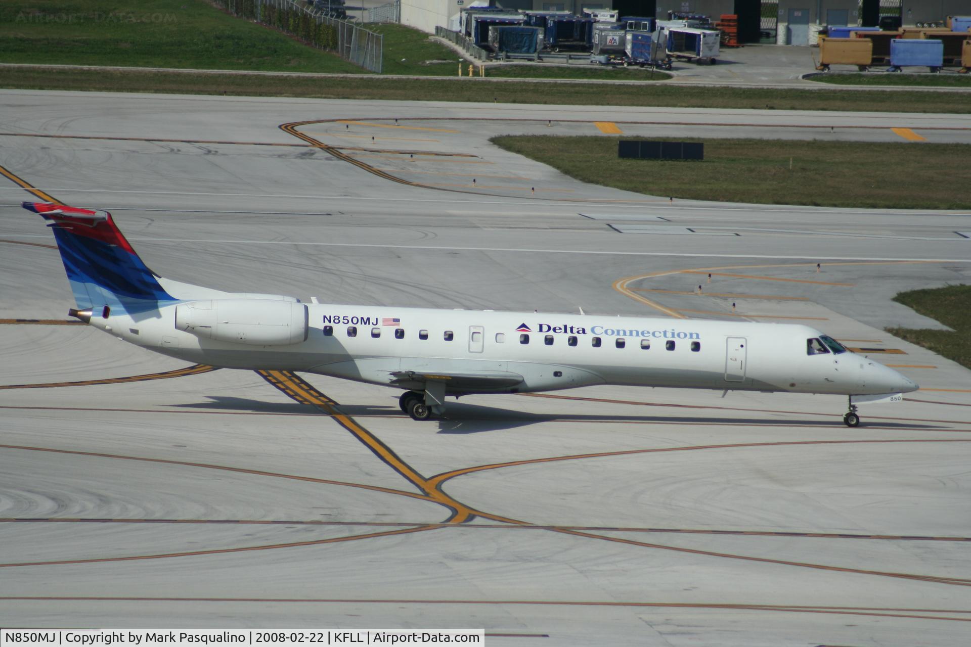 N850MJ, 2002 Embraer EMB-145LR C/N 145568, EMB-145LR