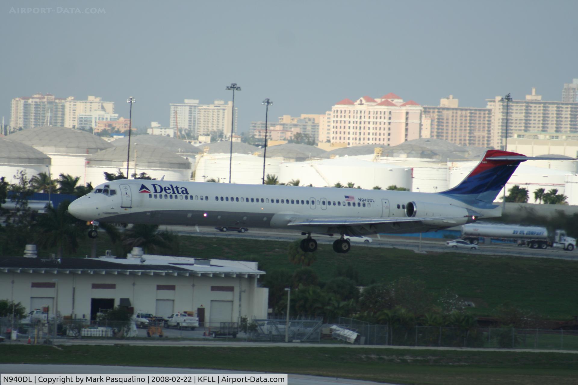 N940DL, 1989 McDonnell Douglas MD-88 C/N 49813, MD-88