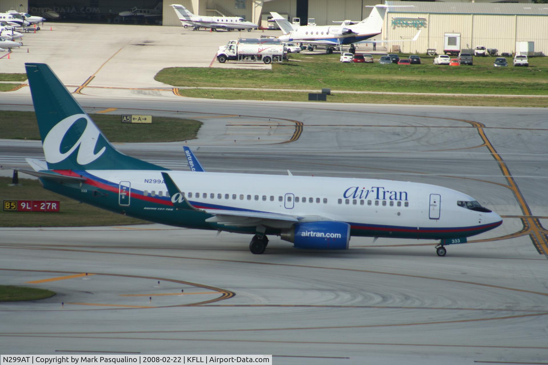 N299AT, 2006 Boeing 737-76N C/N 32678, Boeing 737-700