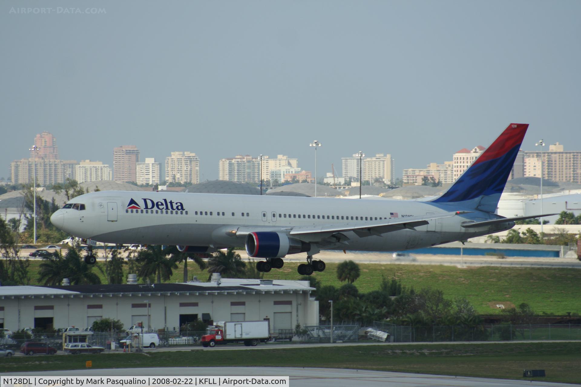 N128DL, 1988 Boeing 767-332 C/N 24078, Boeing 767-300