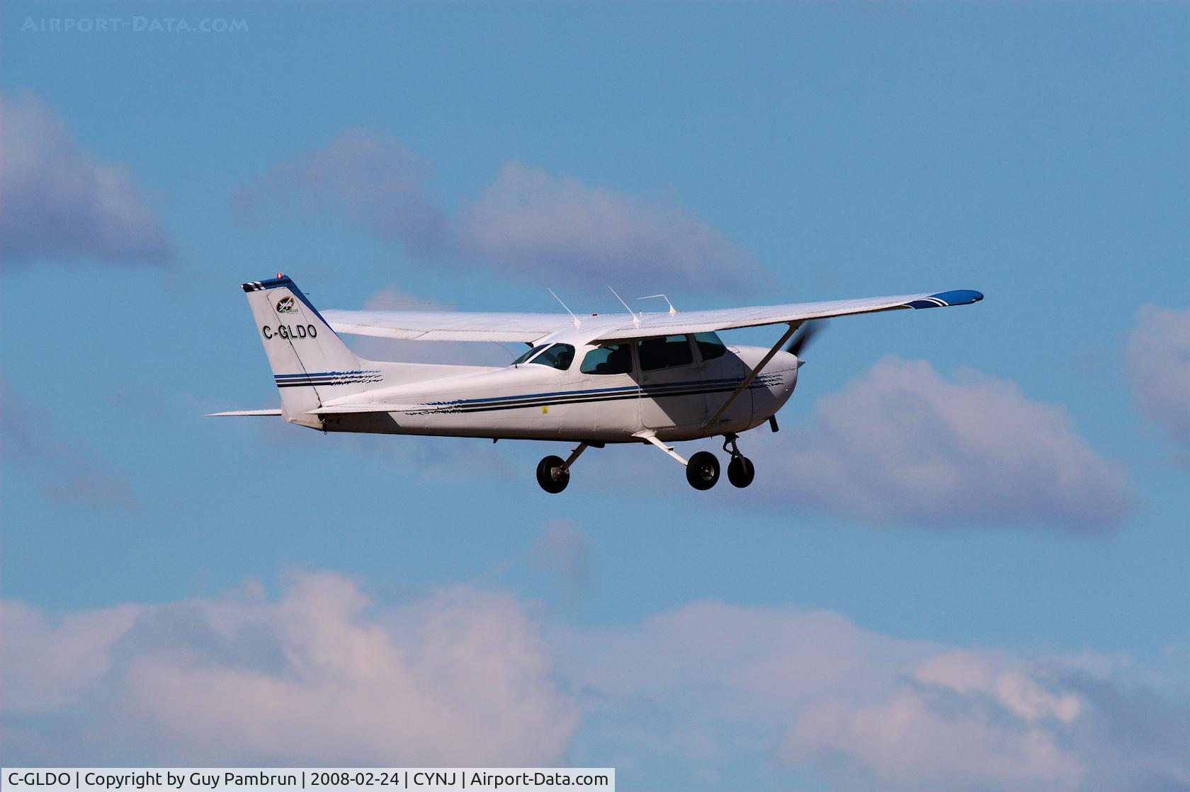C-GLDO, 1974 Cessna 172M C/N 17264534, Take-off