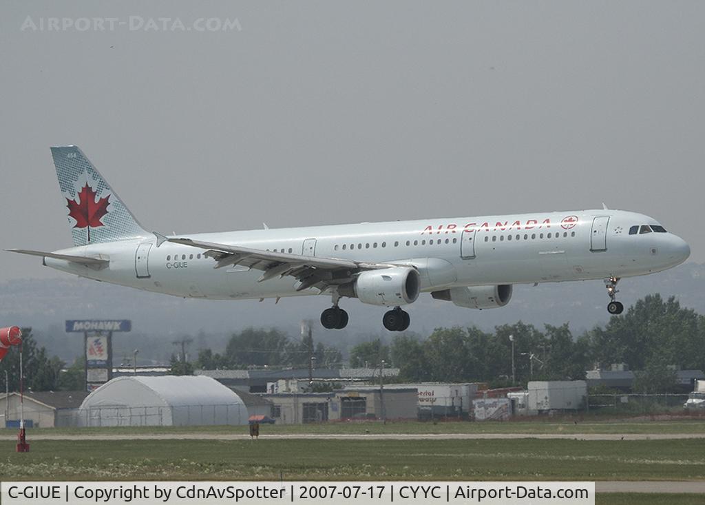 C-GIUE, 2001 Airbus A321-211 C/N 1632, About to land on Rwy 34 on a scorching hot and hazy day in Calgary