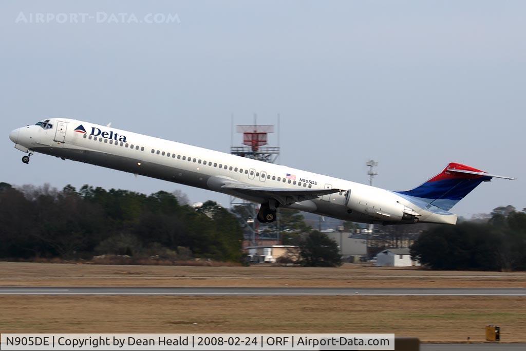 N905DE, 1992 McDonnell Douglas MD-88 C/N 53410, Delta Airlines N905DE (FLT DAL719) climbing out from RWY 5 enroute to Hartsfield-Jackson Atlanta Int'l (KATL).