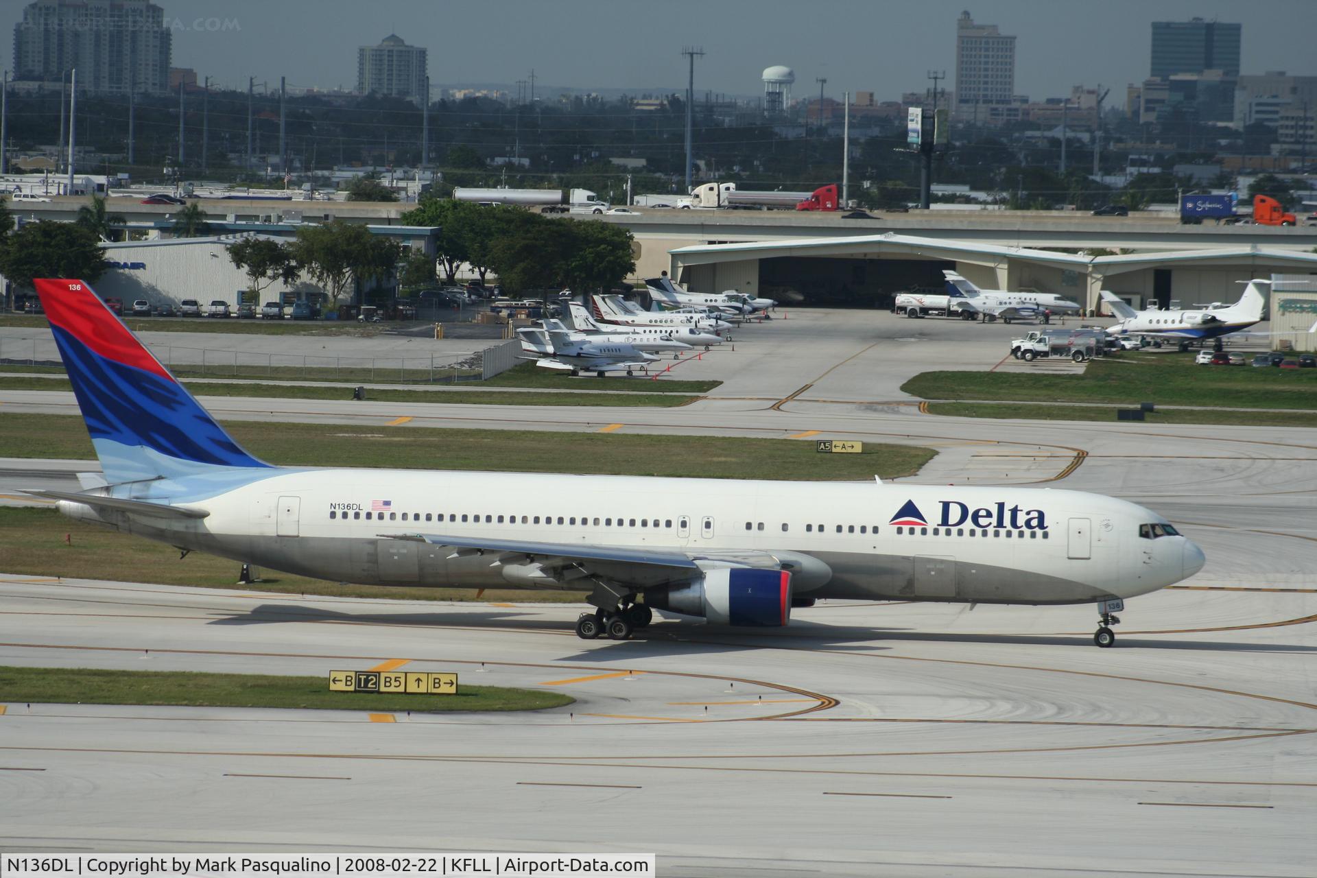 N136DL, 1991 Boeing 767-332 C/N 25146, Boeing 767-300