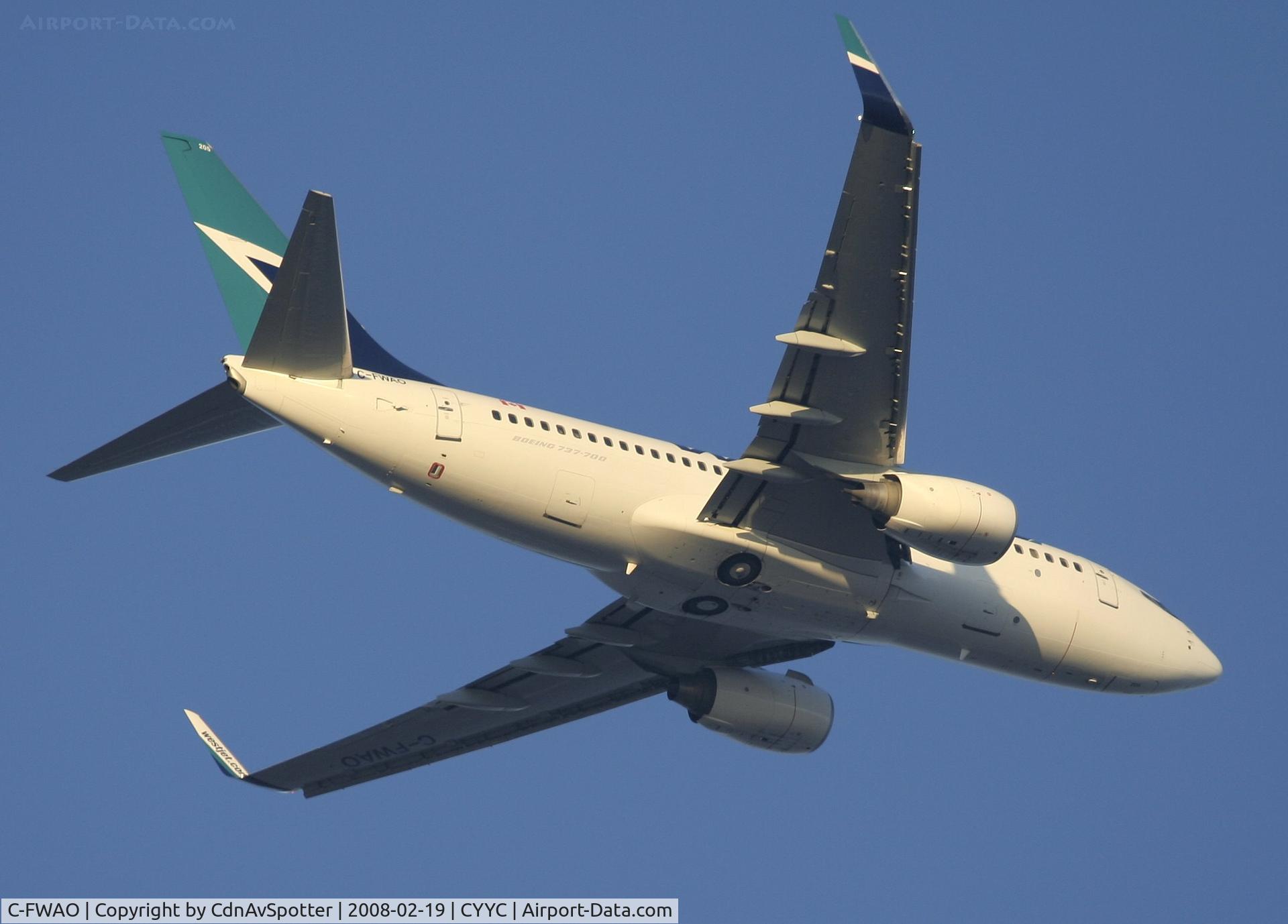 C-FWAO, 2002 Boeing 737-7CT C/N 33657, Westjet flight 124 from Kelowna on the overshoot due to bird activity on final for Rwy 10