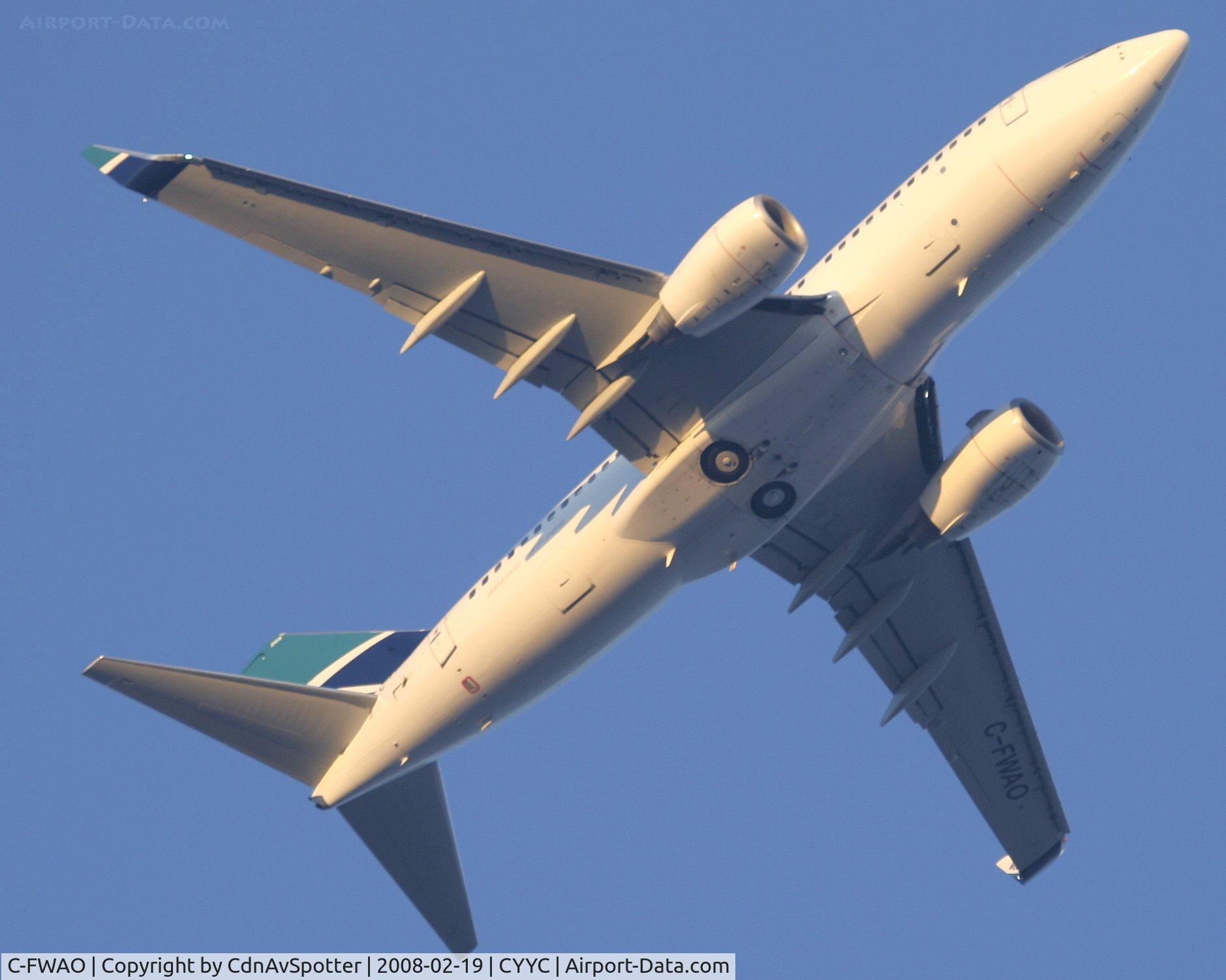 C-FWAO, 2002 Boeing 737-7CT C/N 33657, Westjet flight 124 from Kelowna on the missed approach and overshoot #2 due to bird activity on final for Rwy 16