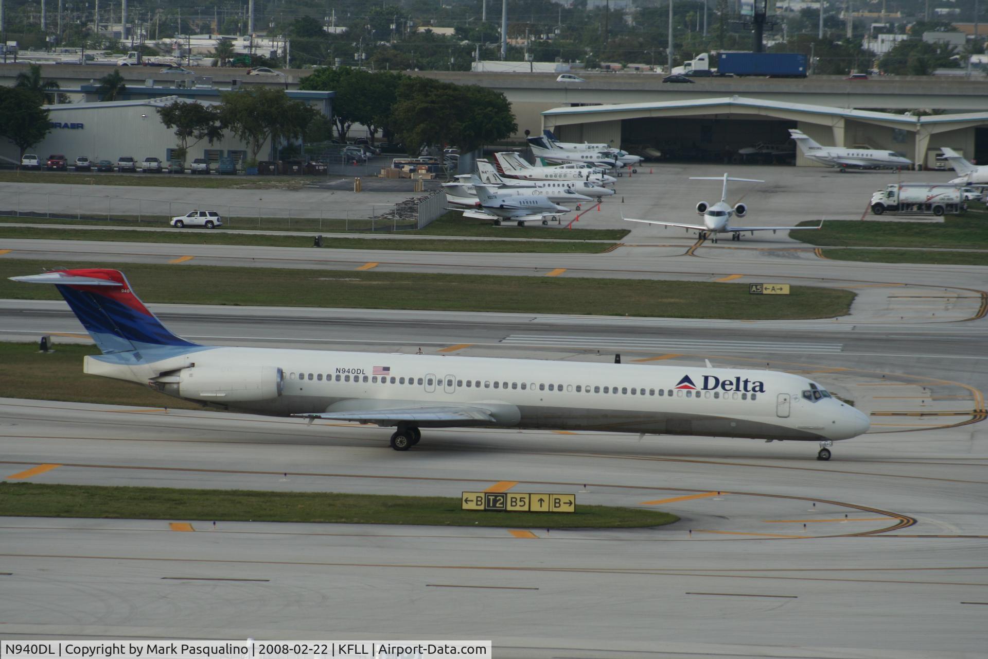 N940DL, 1989 McDonnell Douglas MD-88 C/N 49813, MD-88