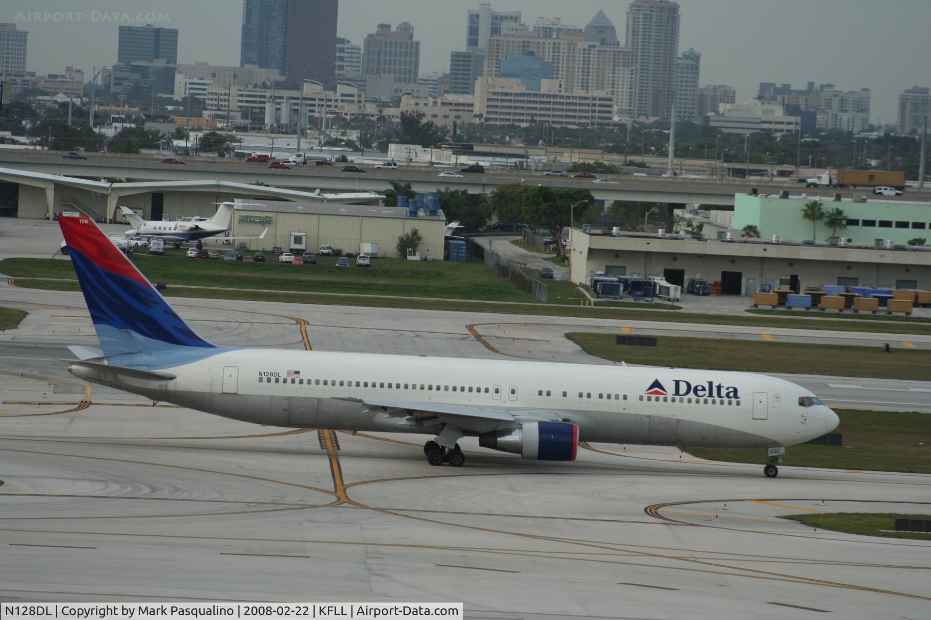 N128DL, 1988 Boeing 767-332 C/N 24078, Boeing 767-300