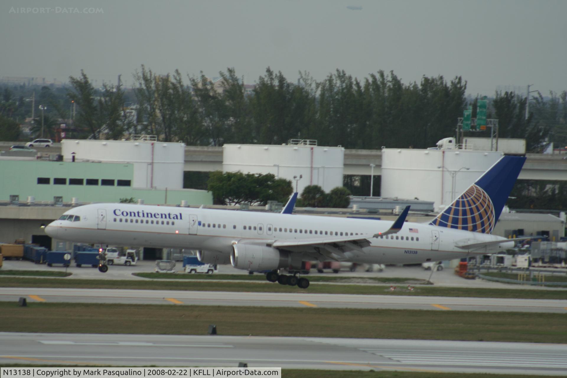 N13138, 1999 Boeing 757-224 C/N 30351, Boeing 757-200