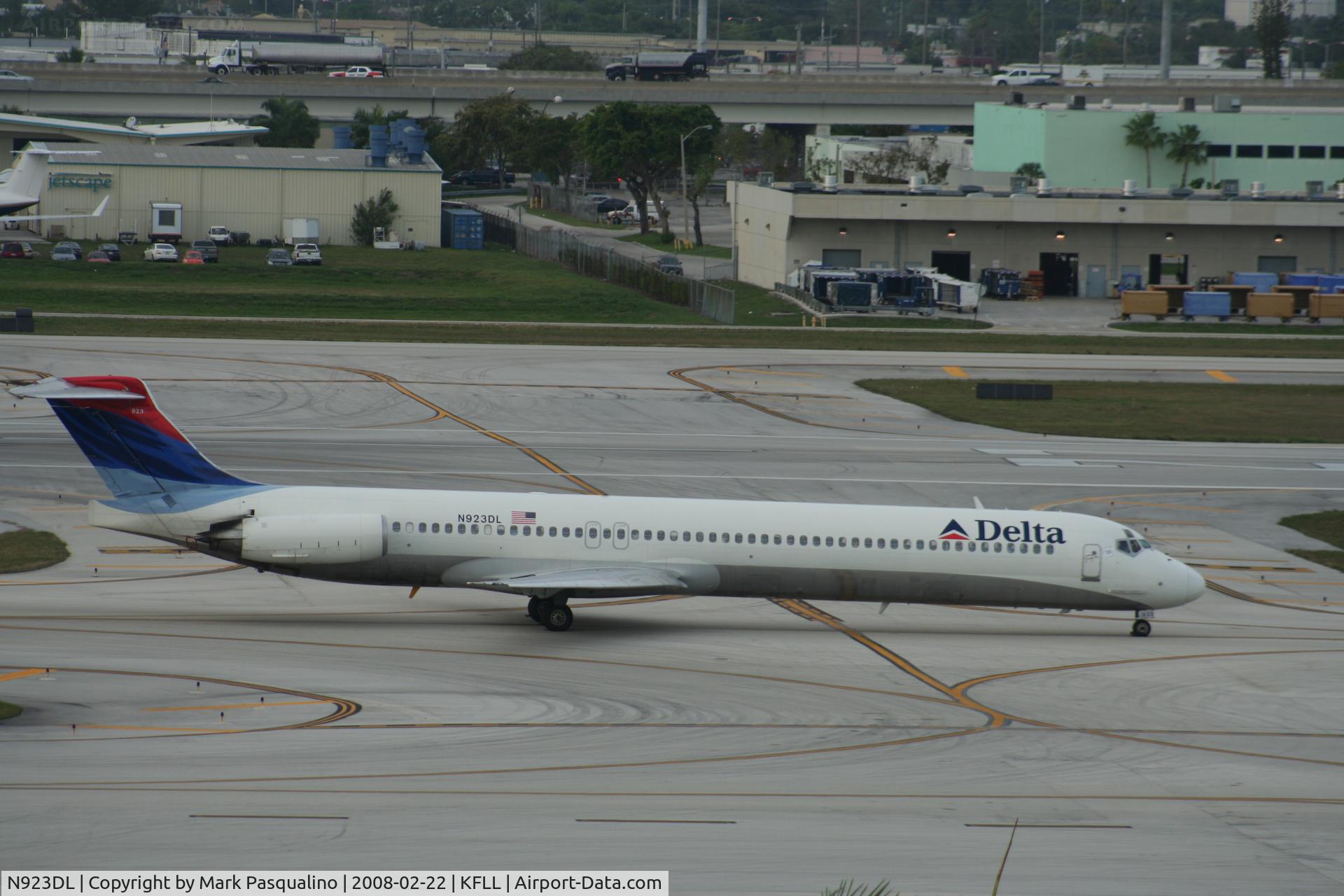 N923DL, 1988 McDonnell Douglas MD-88 C/N 49705, MD-88