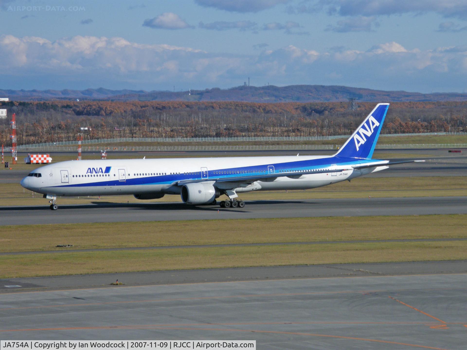 JA754A, 1998 Boeing 777-381 C/N 27939, Boeing 777-381/ANA/Chitose
