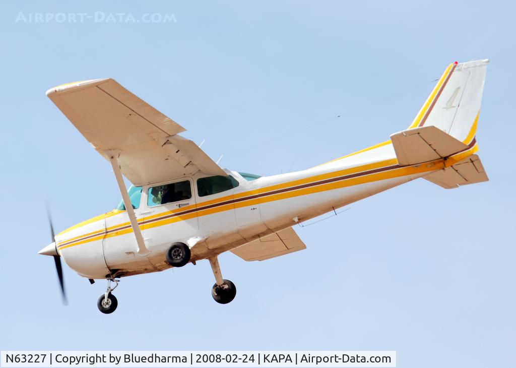 N63227, 1981 Cessna 172P C/N 17275408, Approach to 17L.