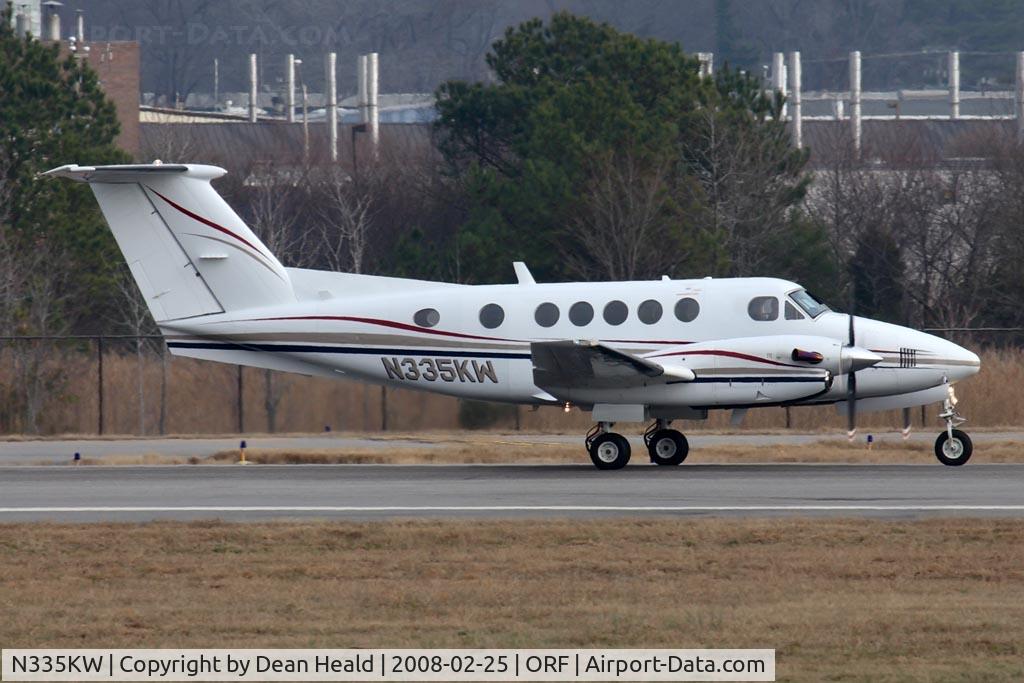 N335KW, 1989 Beech 200 Super King Air C/N BB-1335, McKnight LLC 1989 Beechcraft King Air B200 N335KW starting takeoff roll on RWY 23 enroute to Sarasota/Bradenton Int'l (KSRQ).